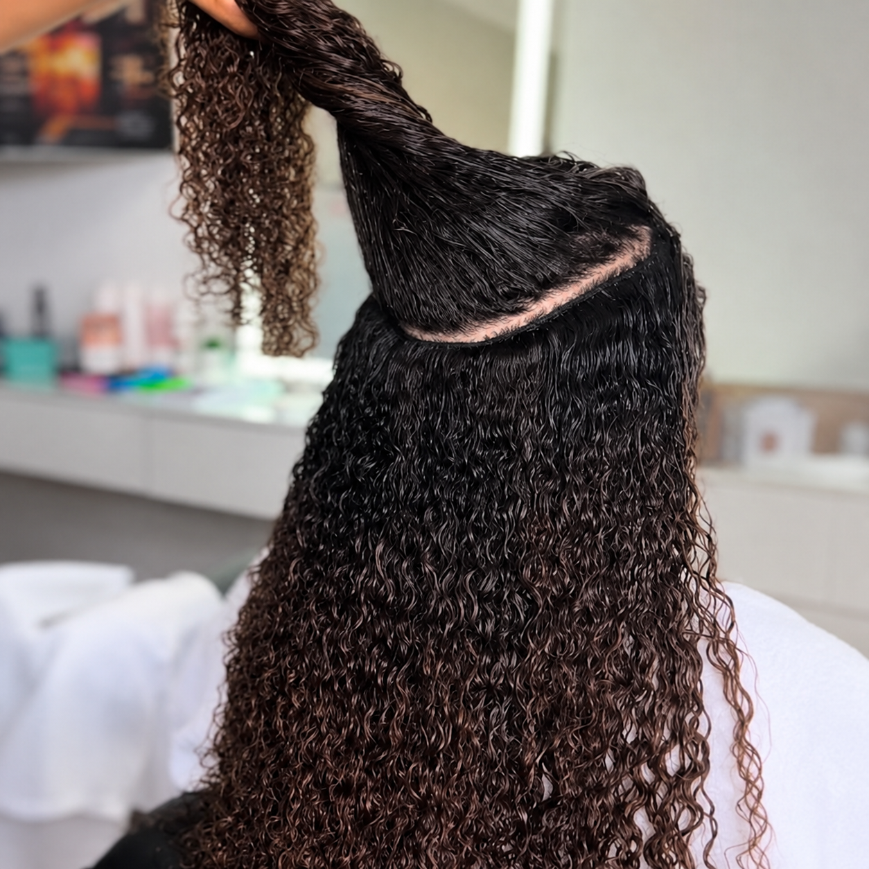 Resultado natural do mega hair cacheado aplicado